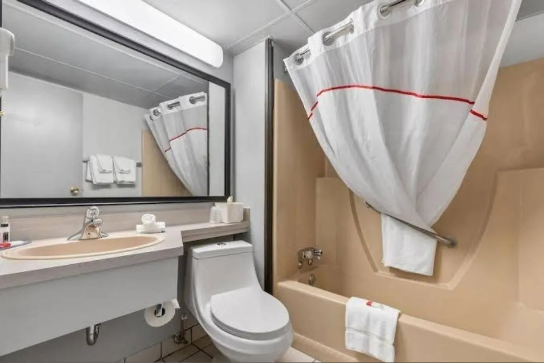 Emerald Hotel & Suites Calgary Airport 0*,  加拿大